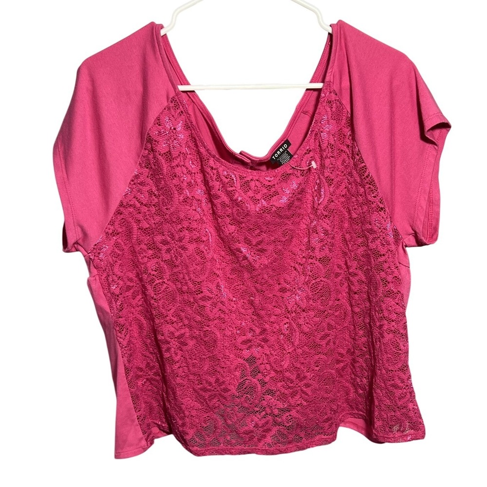 Torrid Women's Fuchsia Pink Lace Front Button Back Peplum Top Blouse Size 0